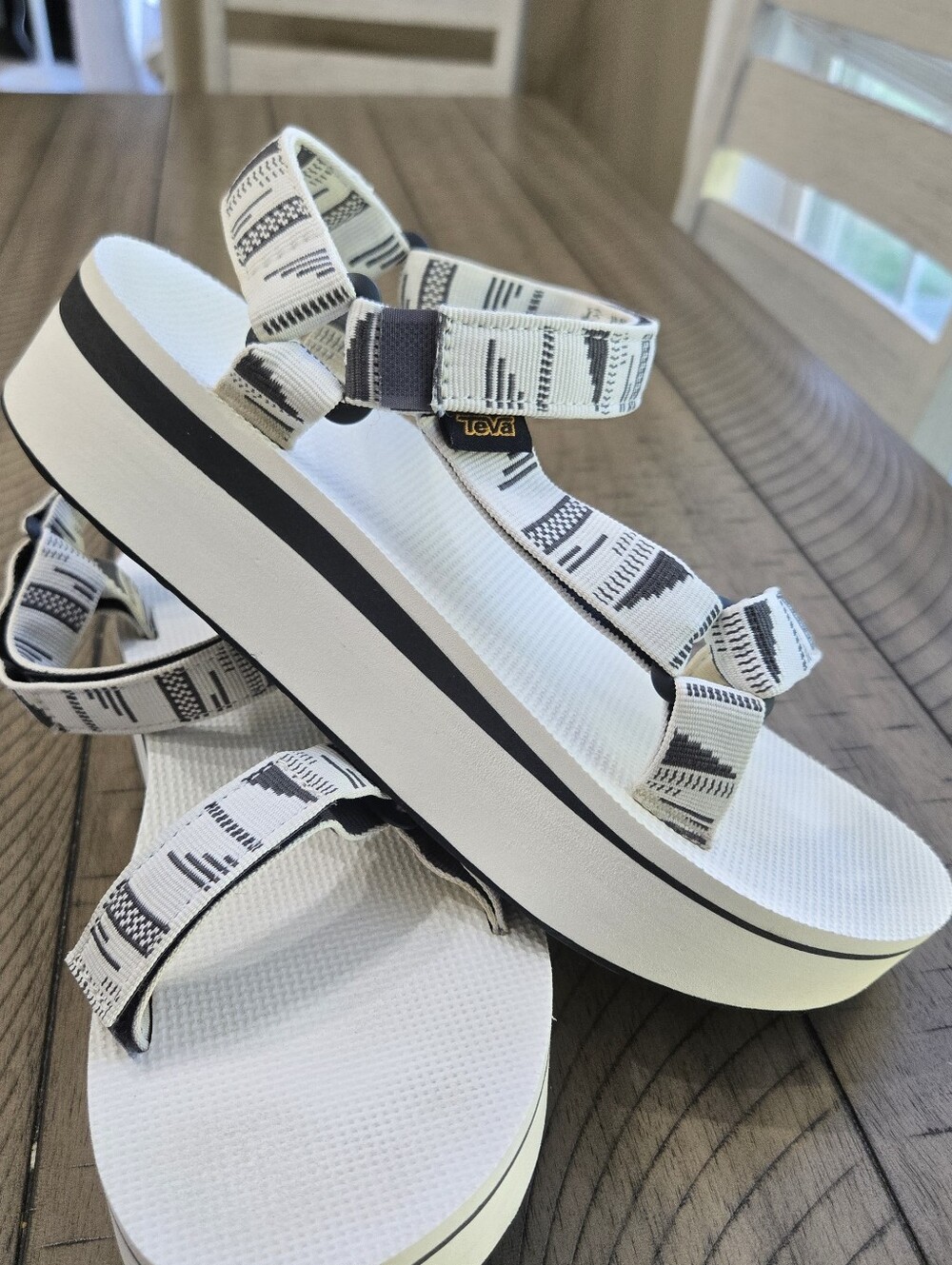 *EUC* Teva Strappy Platform Sandals
